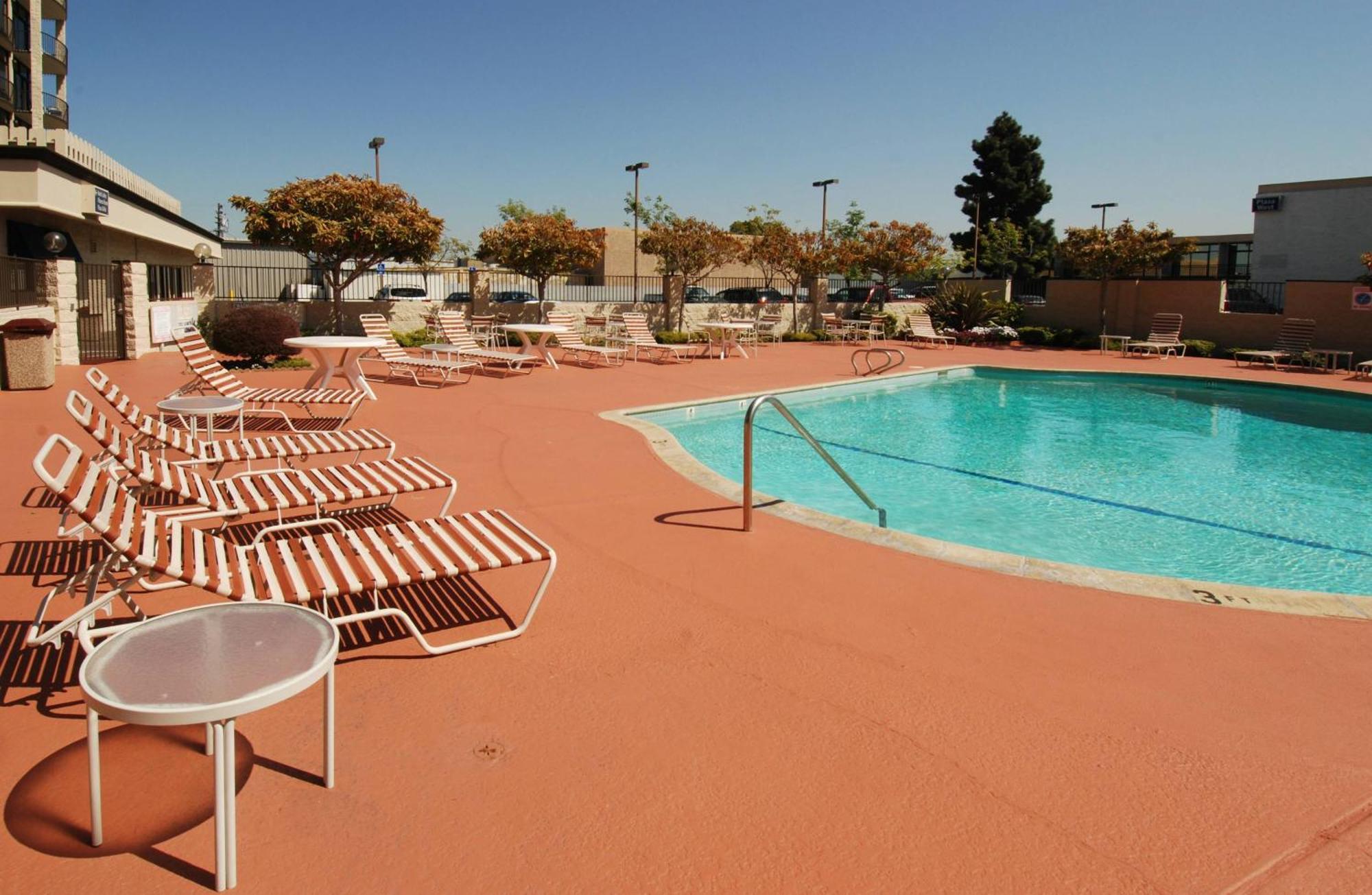 Oakland Airport Executive Hotel Exterior photo