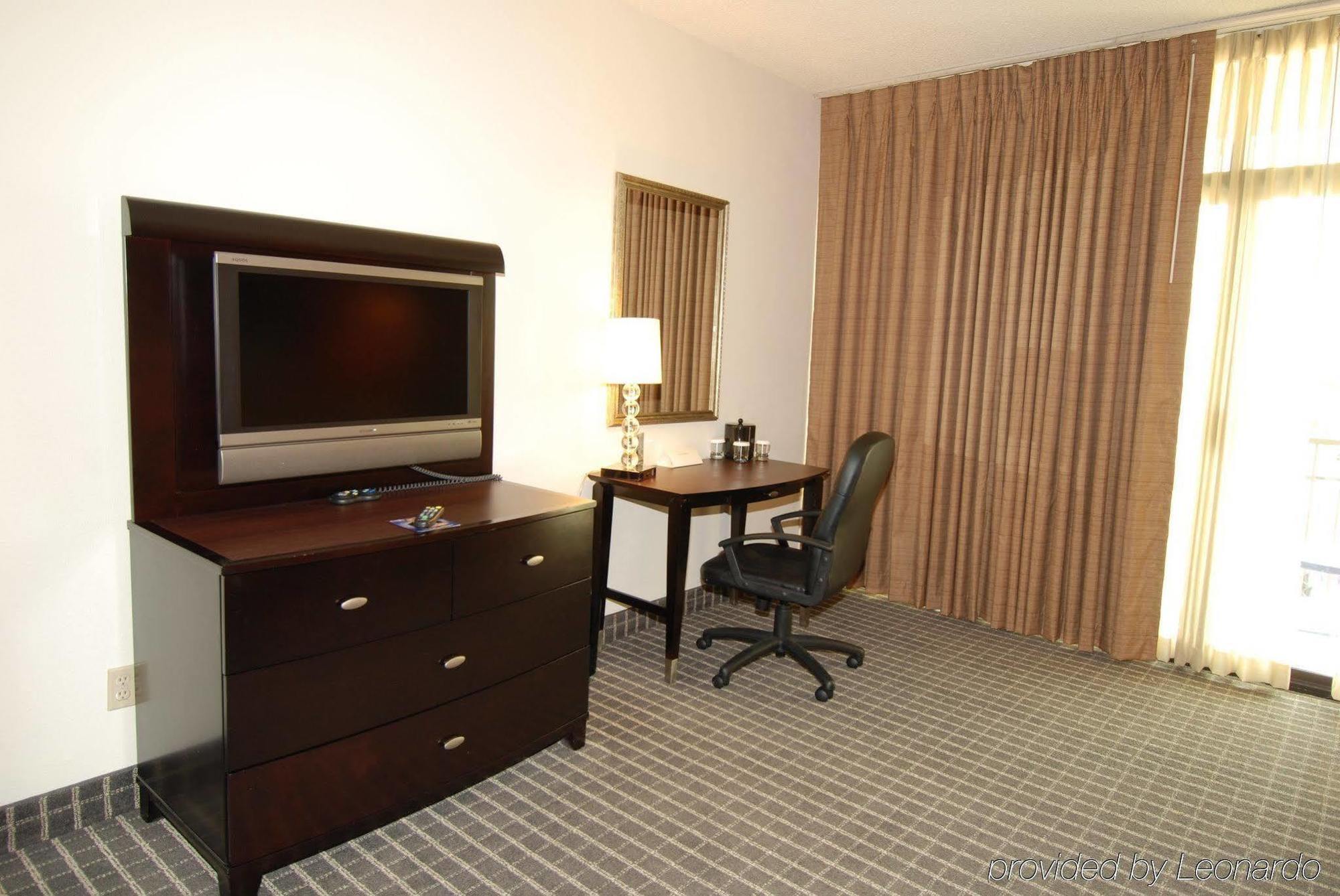 Oakland Airport Executive Hotel Exterior photo