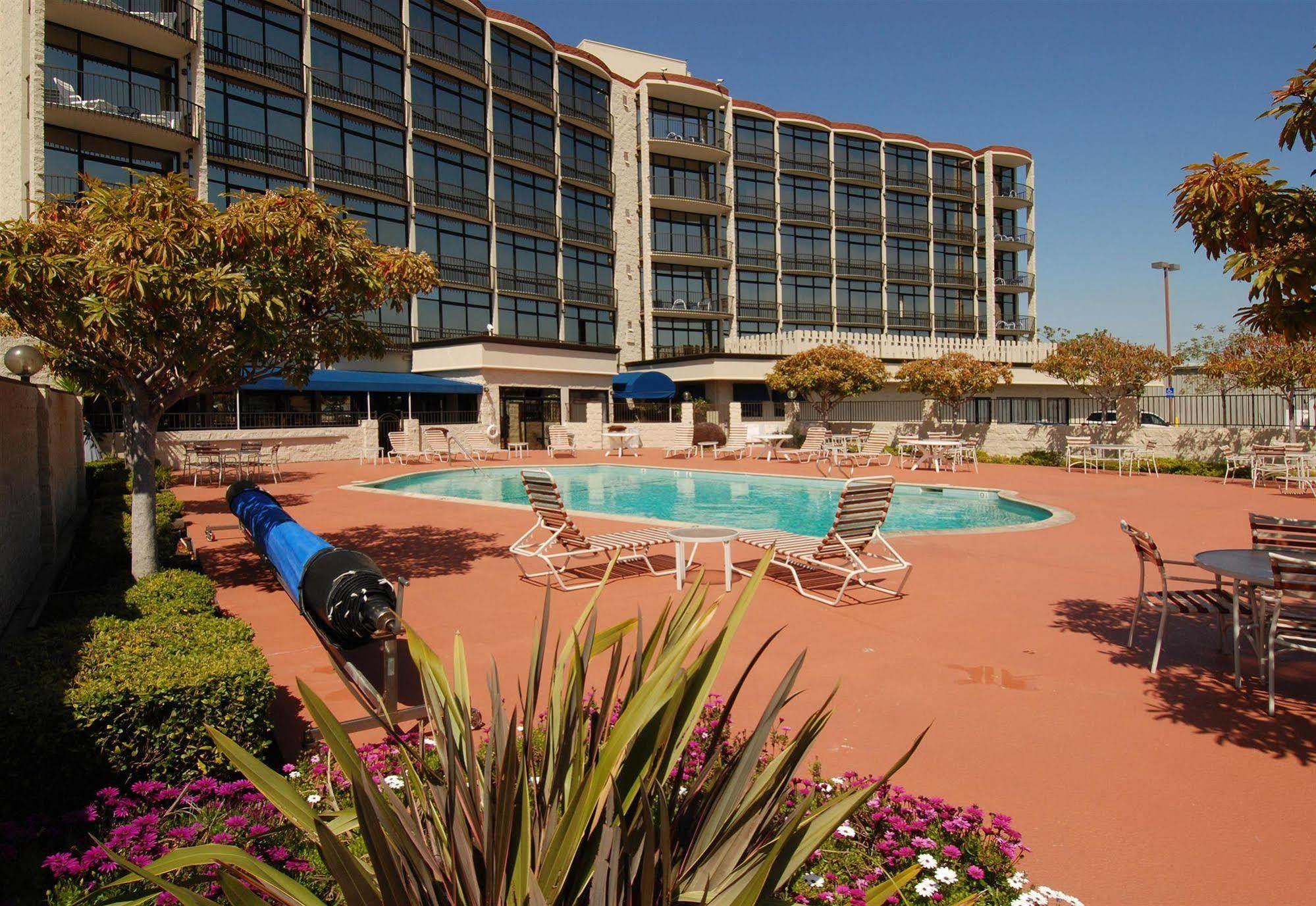 Oakland Airport Executive Hotel Exterior photo