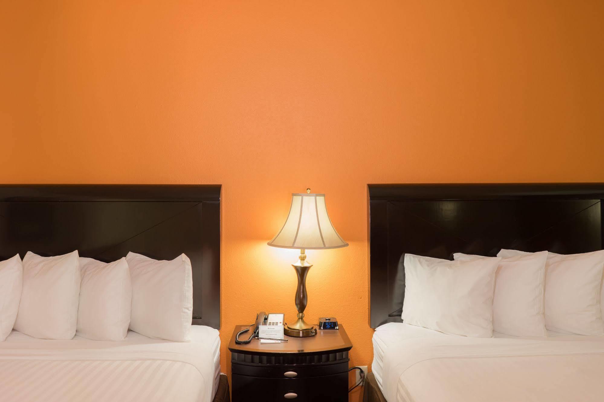 Oakland Airport Executive Hotel Exterior photo