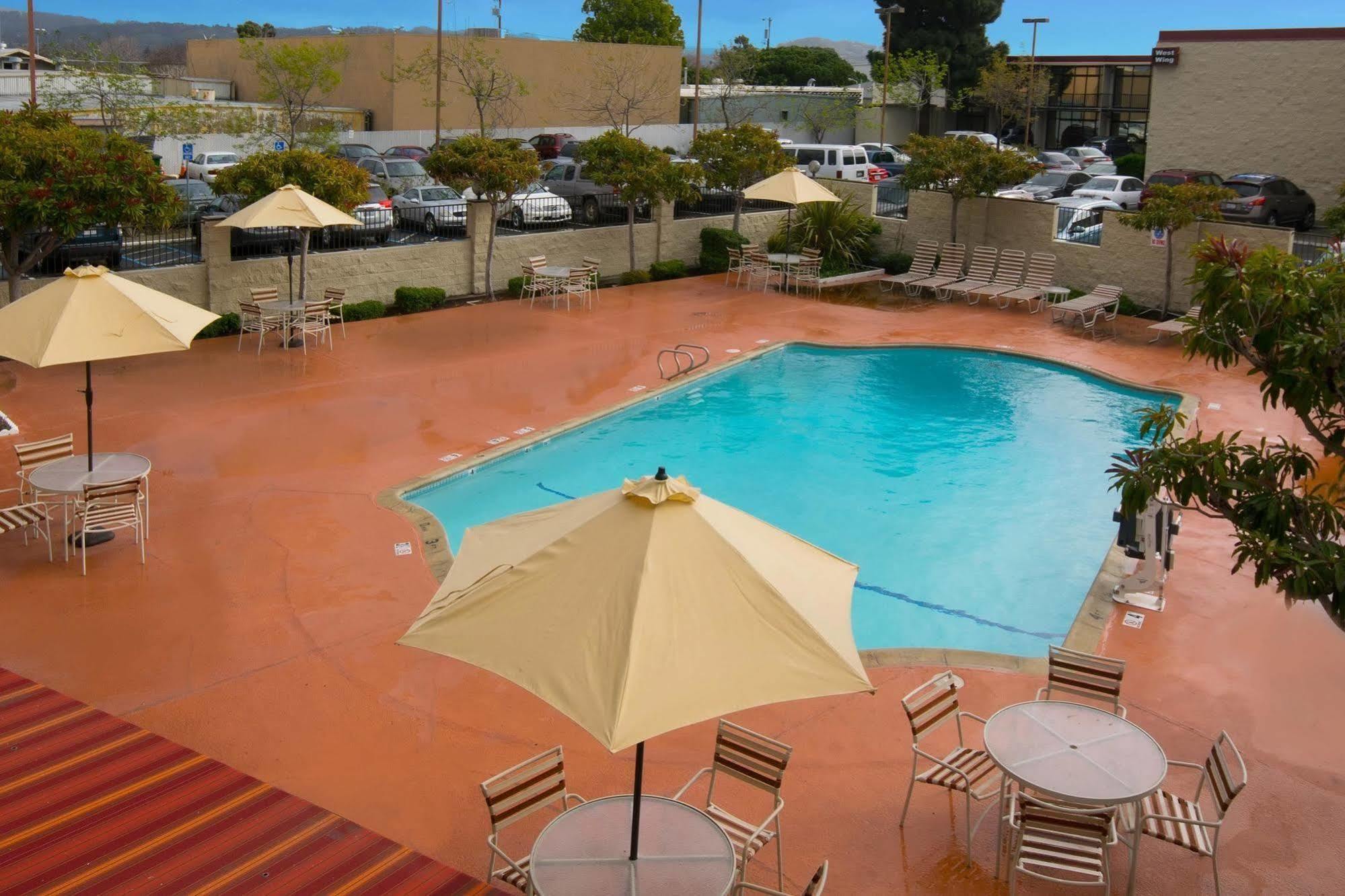 Oakland Airport Executive Hotel Exterior photo